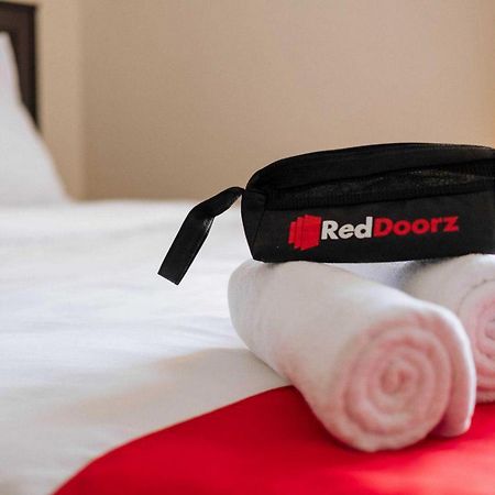 מלון Reddoorz Near Mojokerto Train Station מראה חיצוני תמונה