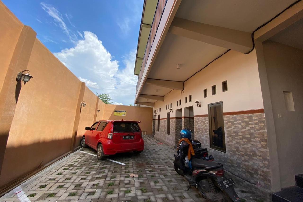 מלון Reddoorz Near Mojokerto Train Station מראה חיצוני תמונה